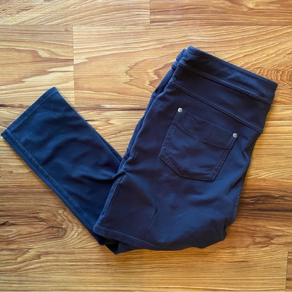 ATHLETA Bettona 2 in 1 Skort Crop Leggings - Medium Tall - Picture 7 of 8